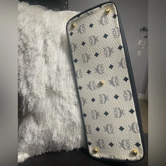 🤗 SOLD 🤗 MCM Satchel with Gold Accents - Picture 3 of 12